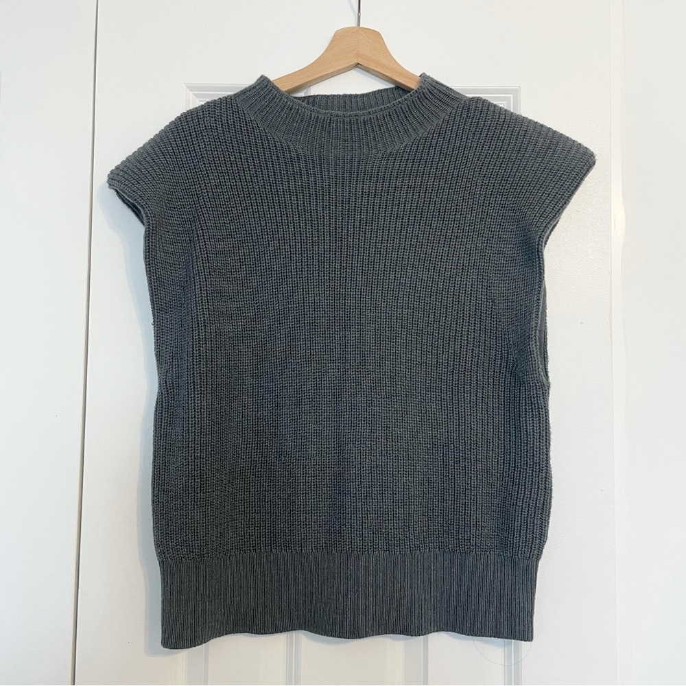 Aritzia Babaton Hazlitt Sweater Vest